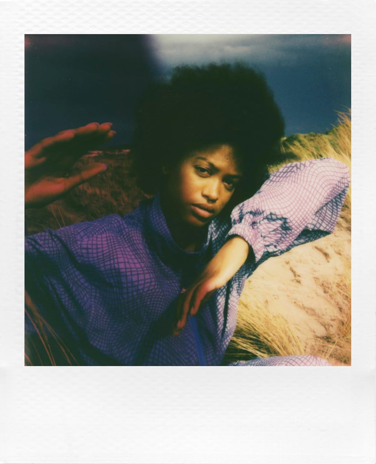 CÁMARA INSTANTÁNEA POLAROID GO GENERATION 2 NEGRA CON PELÍCULA INCLUIDA - 3