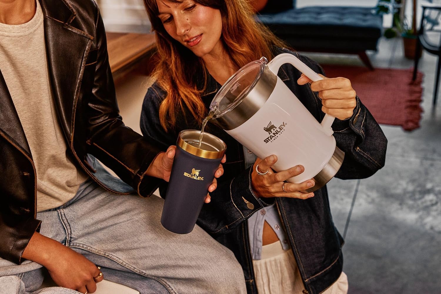 JARRA TÉRMICA STANLEY STAY-CHILL 64 OZ NEGRO - 4
