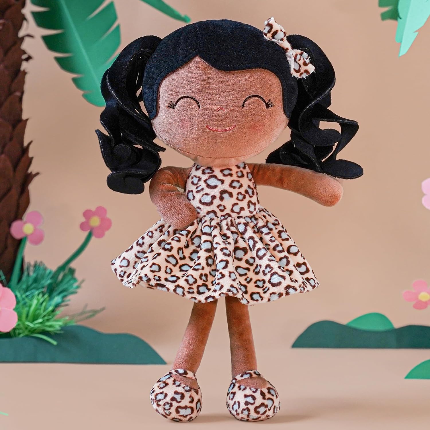 MUÑECA DE PELUCHE GLOVELEYA CON VESTIDO DE LEOPARDO Y PIEL BRONCEADA 30 CM - 2