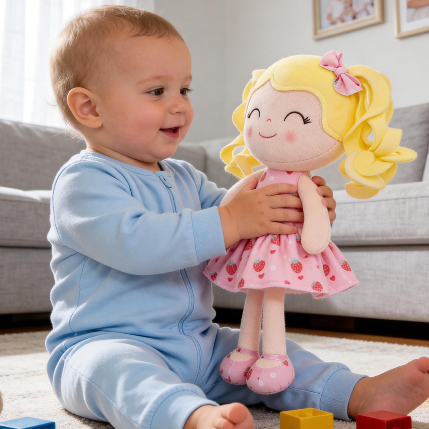 MUÑECA GLOVELEYA BABY DOLLS SOFT SNUGGLY SERIE FRUTAS VESTIDO FRESA 30 CM - 2