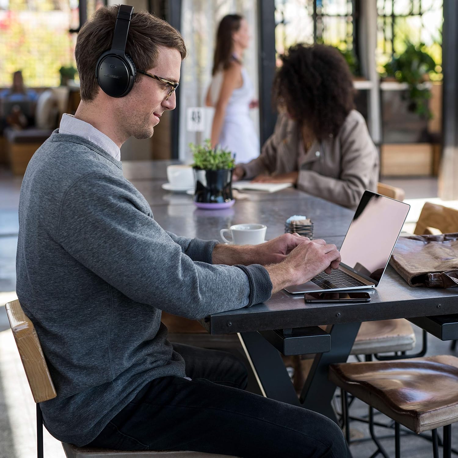 AUDÍFONOS BOSE QUIETCOMFORT 35 II WIRELESS BLUETOOTH CON CANCELACIÓN DE RUIDO Y CONTROL DE VOZ ALEXA, COLOR NEGRO - 2