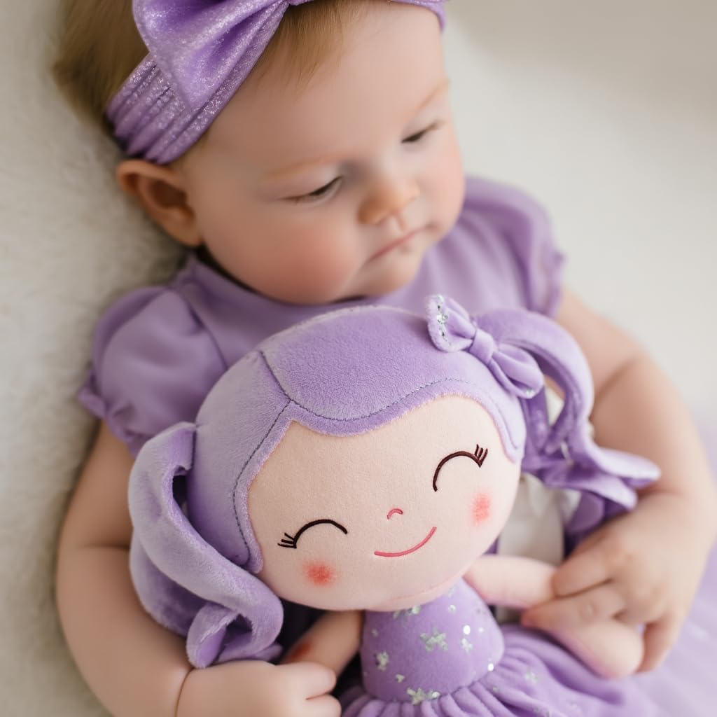 MUÑECA DE PELUCHE GLOVELEYA BEBÉ 12 PULGADAS CABELLO RIZADO VESTIDO PÚRPURA - 2