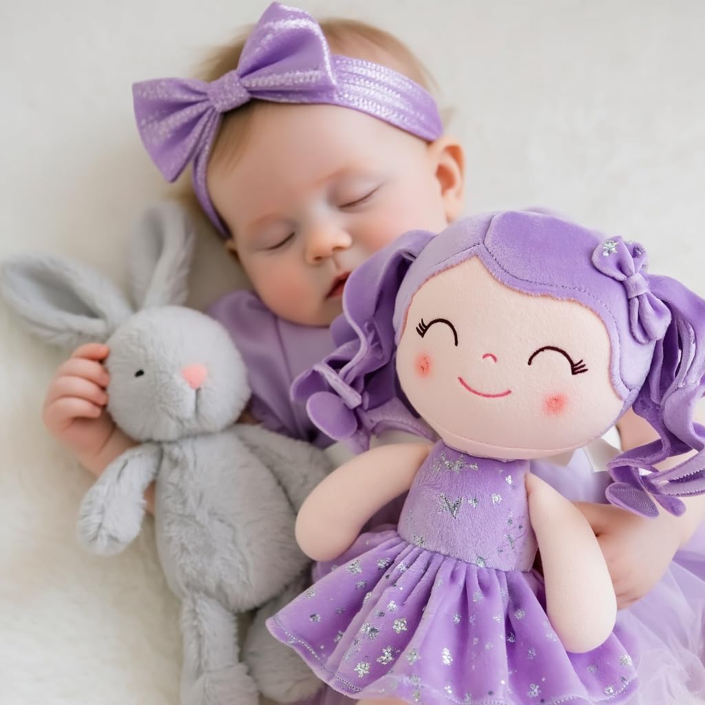 MUÑECA DE PELUCHE GLOVELEYA BEBÉ 12 PULGADAS CABELLO RIZADO VESTIDO PÚRPURA - 4