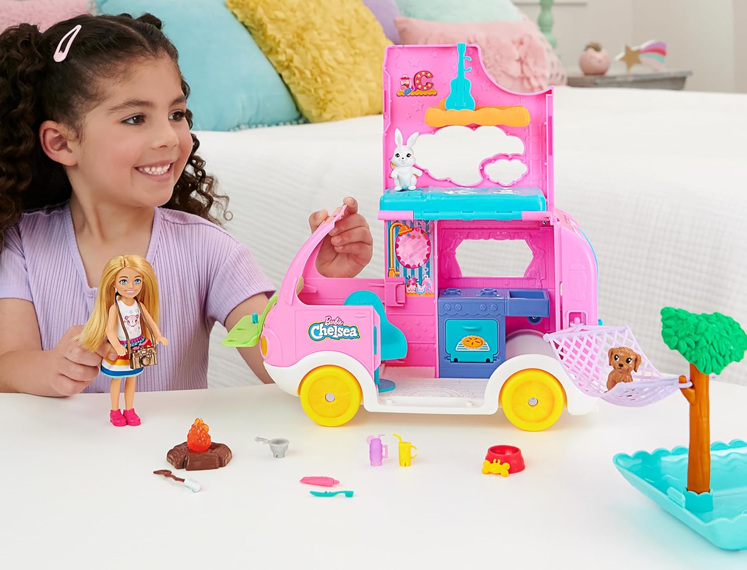 MUÑECA BARBIE CHELSEA CAMPER 2 EN 1 CON MASCOTAS - 2