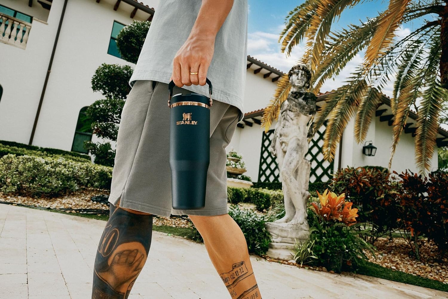 BOTELLA TÉRMICA STANLEY X ICEFLOW 2.0 FLIP STRAW TUMBLER 30 OZ CON ASA MESSI GOAT BLACK - 5