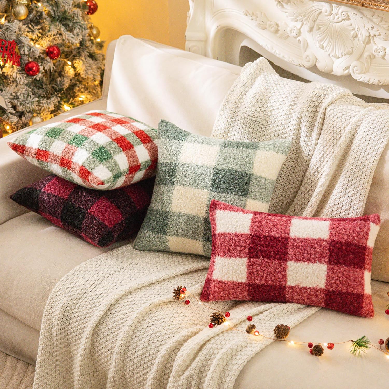 FUNDA DE COJÍN AQOTHES CUADRADA 18X18 PULGADAS DISEÑO CUADROS NAVIDEÑO ROJO Y BLANCO SET DE 2 - 3