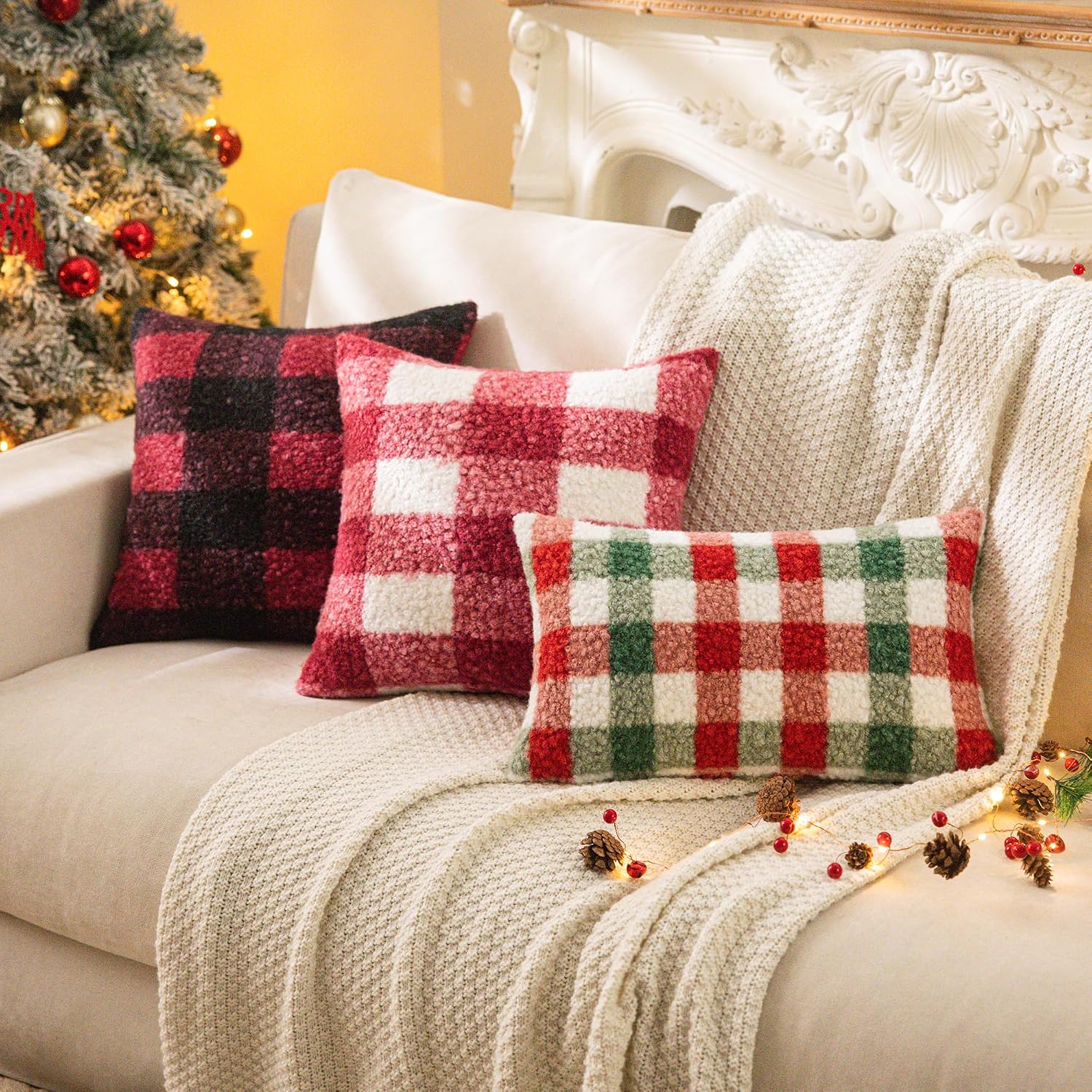 FUNDA DE COJÍN AQOTHES CUADRADA 18X18 PULGADAS DISEÑO CUADROS NAVIDEÑO ROJO Y BLANCO SET DE 2 - 4