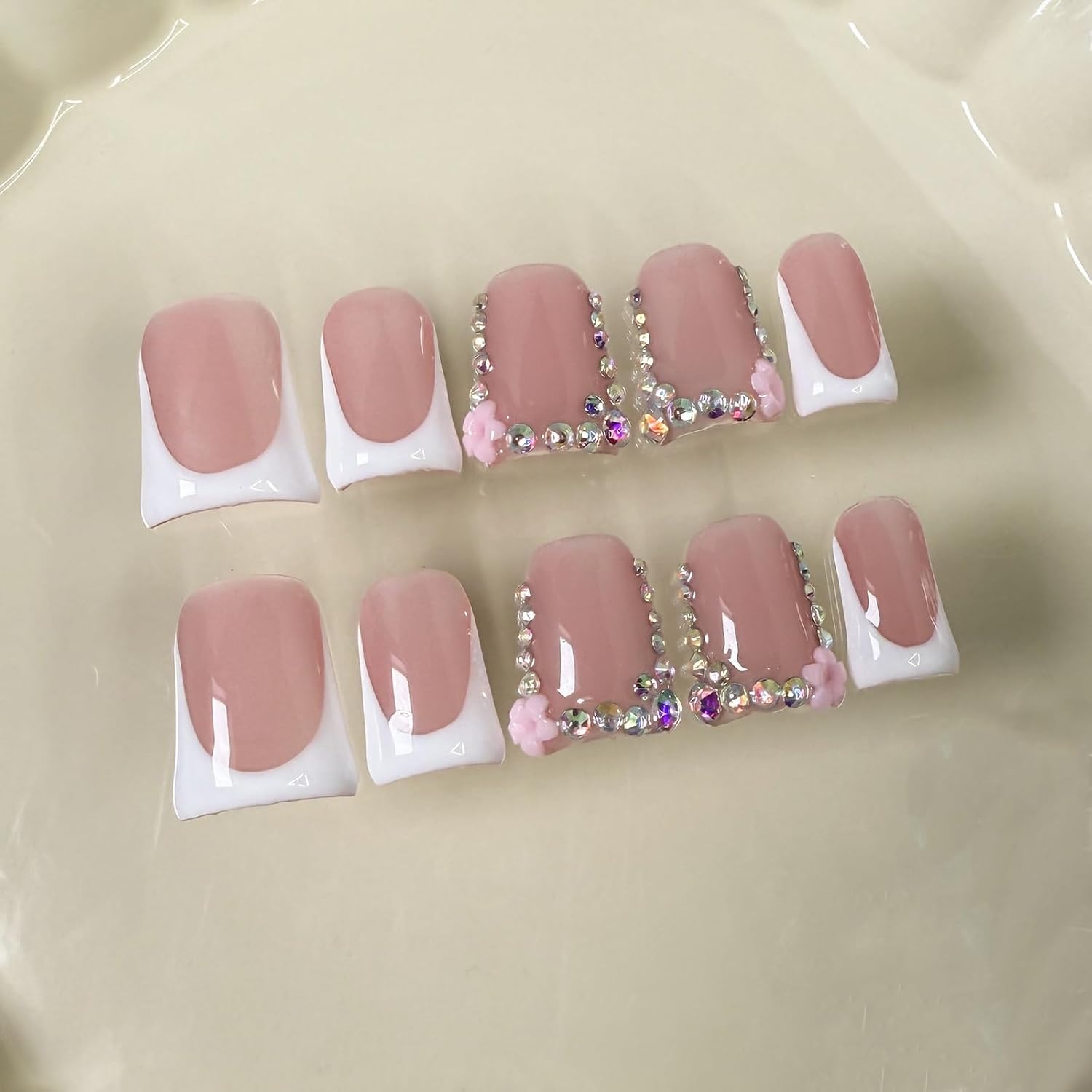 UÑAS POSTIZAS CORTAS DUCK WHITE FRENCH TIP CON FLORES 3D Y STRASS, 10 PIEZAS TALLA M - 1