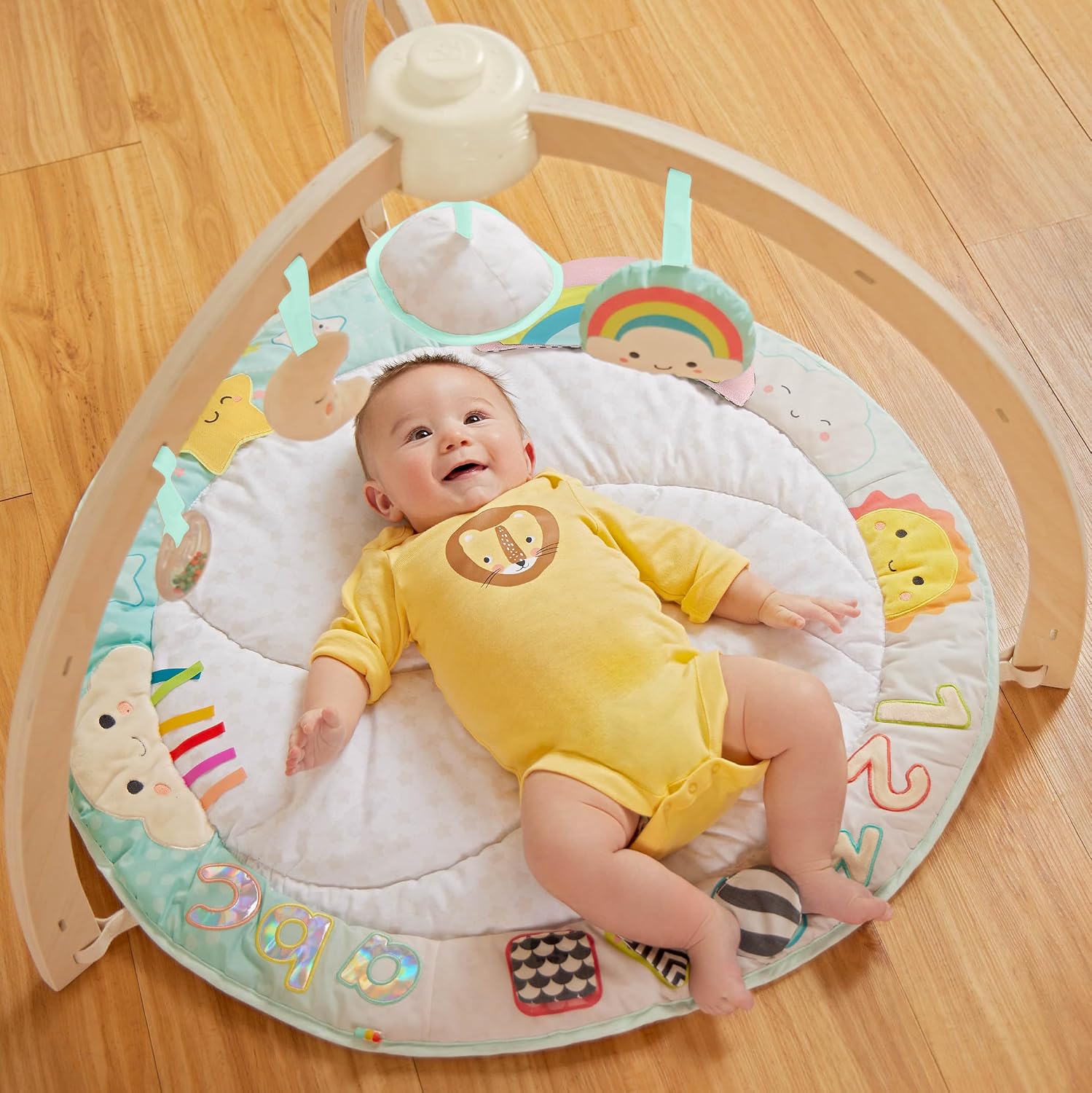TAPETE DE JUEGO WOODEN BABY GYM B. TOYS SUNRISE TO SUNSET CON ARCO DE MADERA - 2