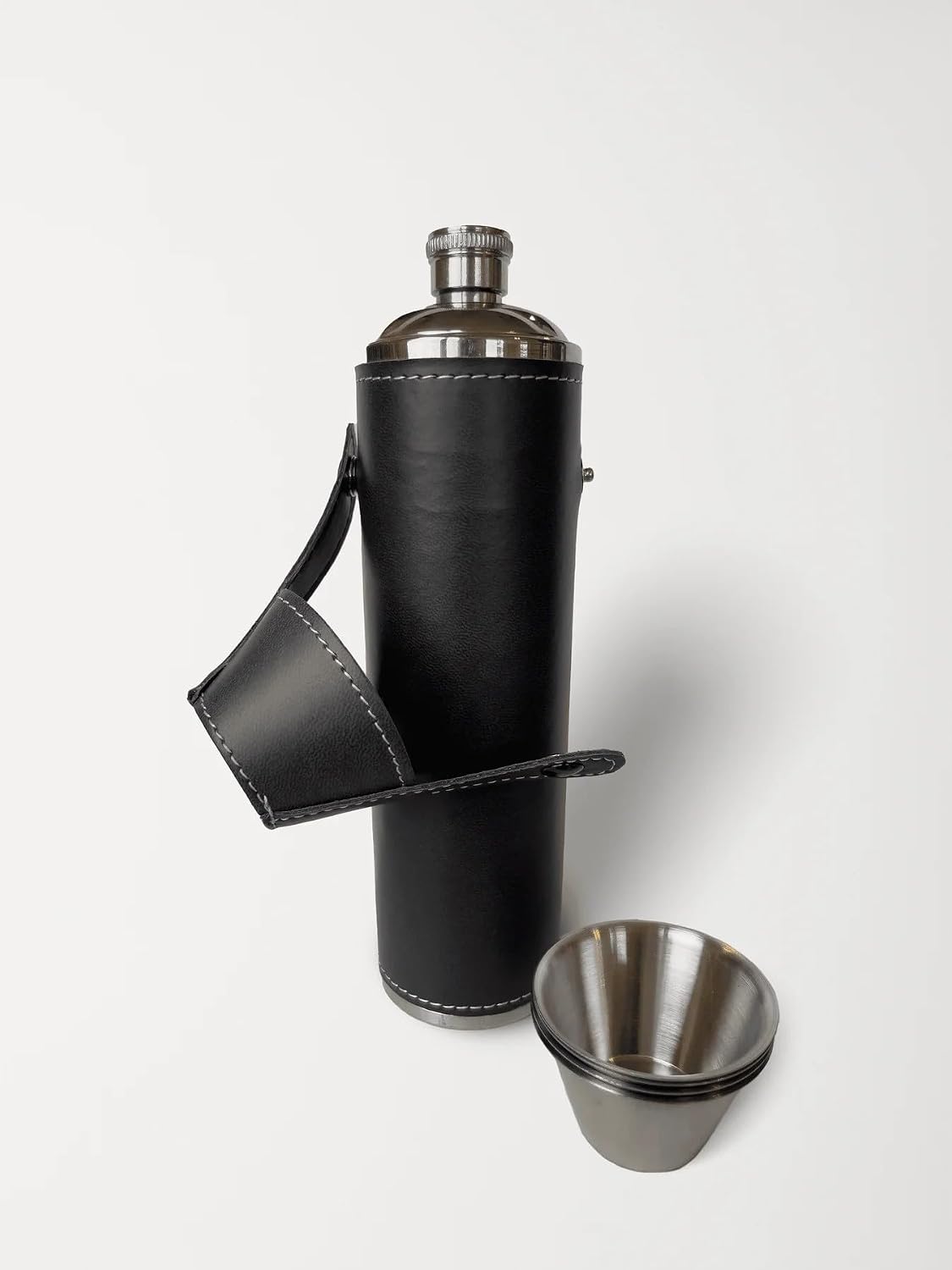 FRASCO DE ACERO INOXIDABLE 12OZ NEGRO CON 4 VASOS DE TRAGO EN TAPA Y ESTUCHE DE CUERO - 1