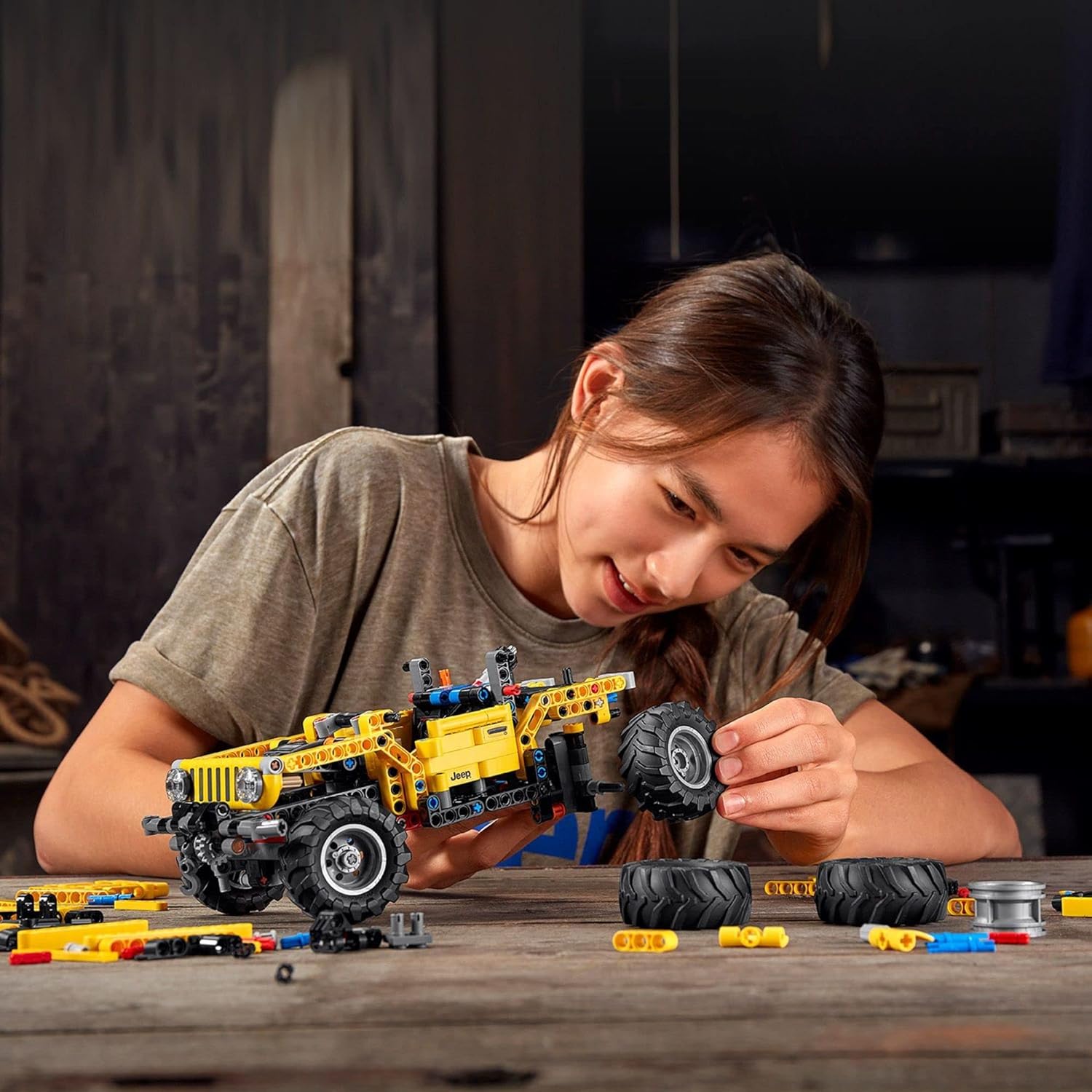 LEGO TECHNIC JEEP WRANGLER 4X4 42122 AMARILLO Y NEGRO - 3