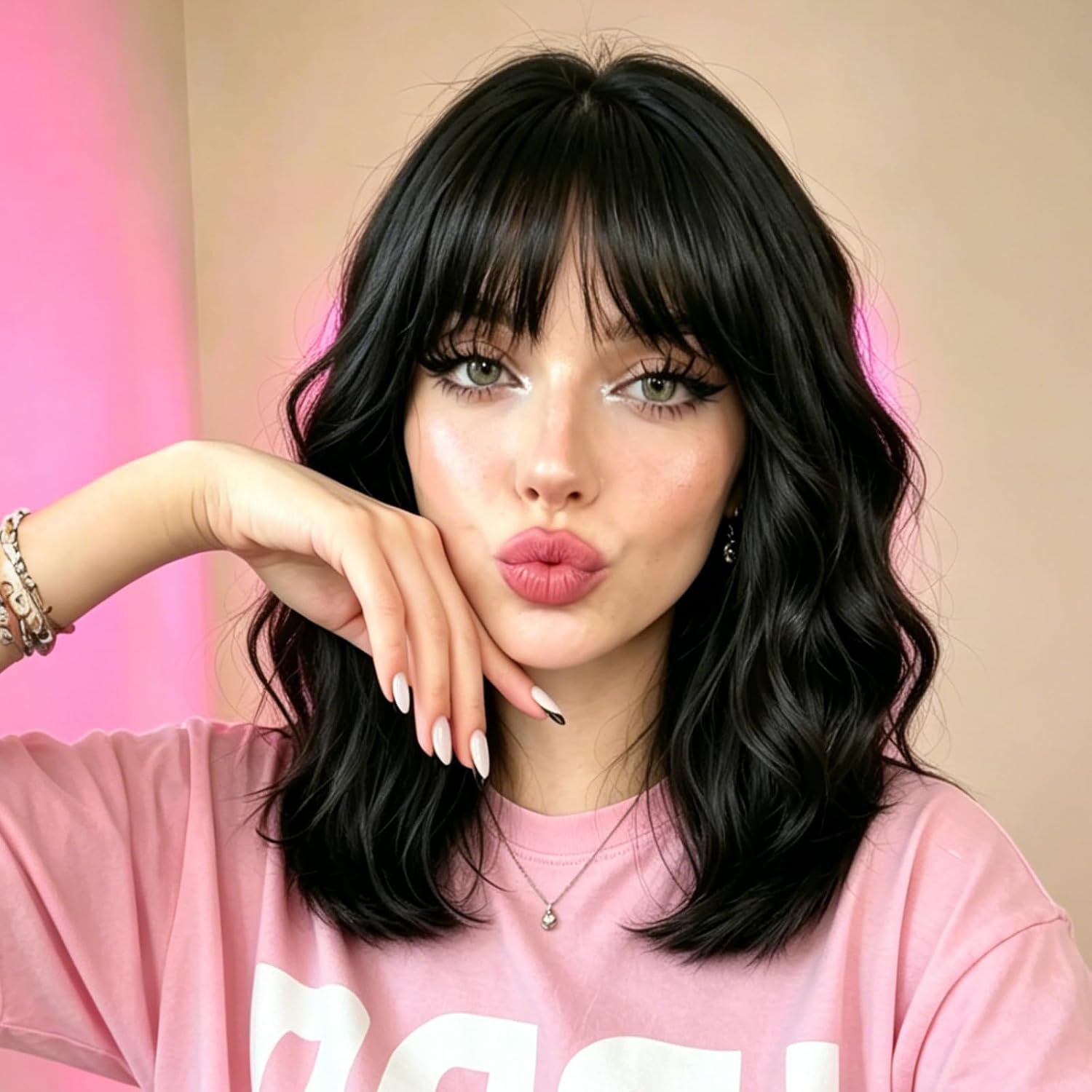 PELUCA BOB CORTA ONDULADA NEGRA SINTÉTICA CON FLEQUILLO PARA MUJER - 1