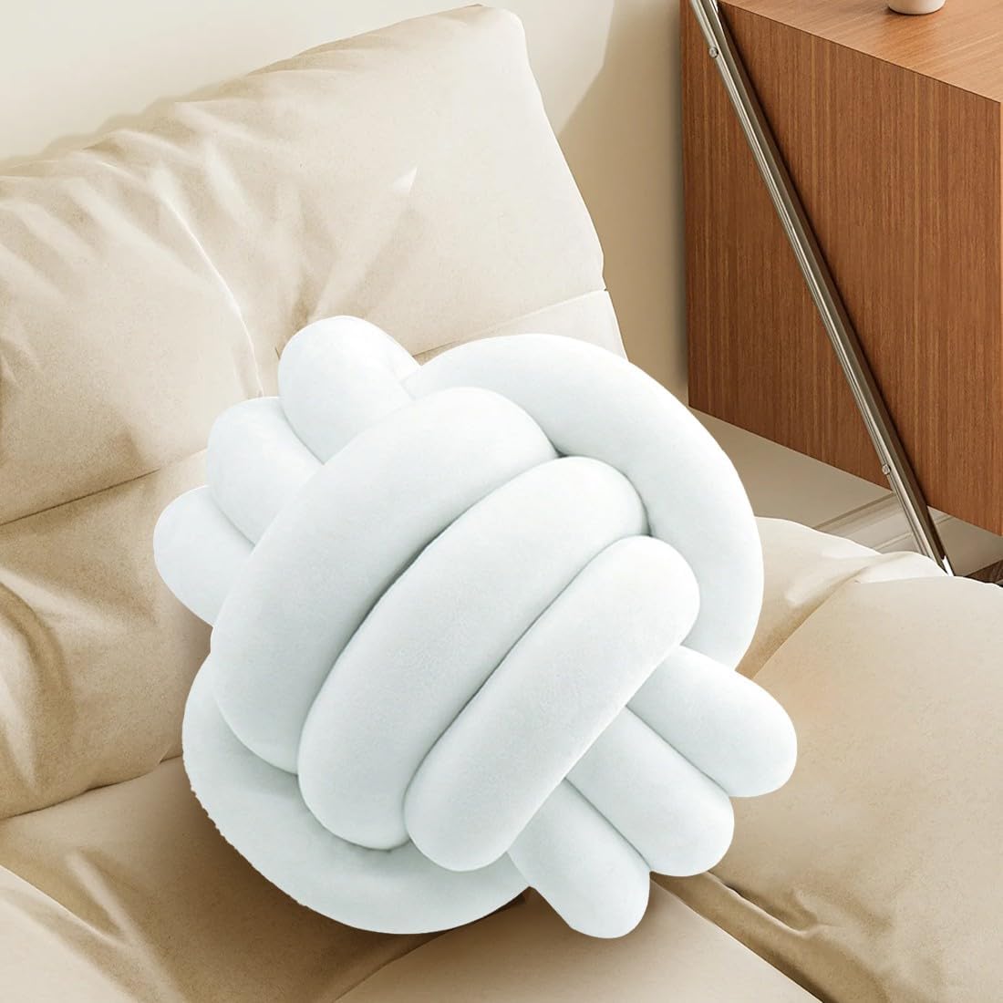 COJÍN DECORATIVO KUCCO BOLA ANUDADA BLANCO 13.8 PULGADAS - 1