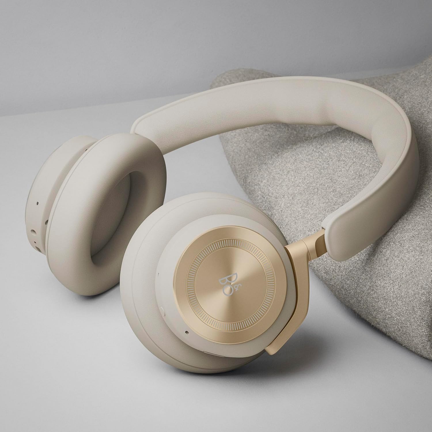 AUDÍFONOS BANG Y OLUFSEN BEOPLAY HX OVER-EAR CON ANC DORADO - 4