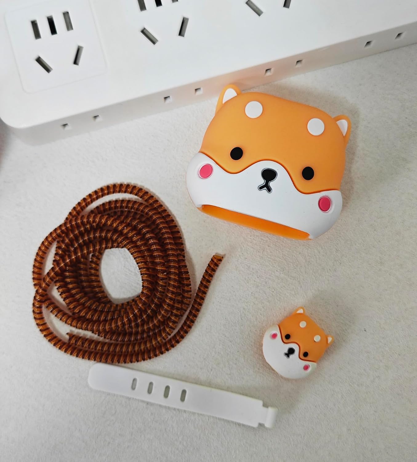 PROTECTOR PARA CARGADOR FARVEWRY COMPATIBLE CON IPHONE 20W USB-C DISEÑO SHIBA INU - 4