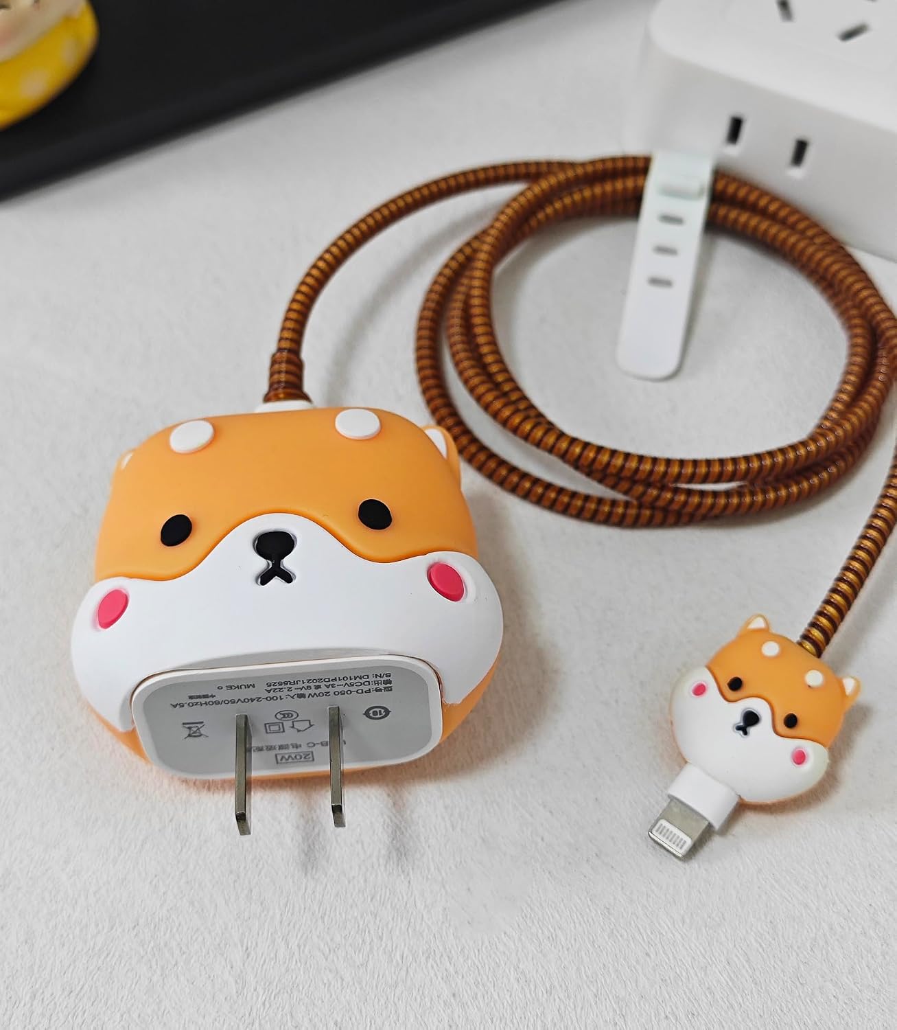 PROTECTOR PARA CARGADOR FARVEWRY COMPATIBLE CON IPHONE 20W USB-C DISEÑO SHIBA INU - 5