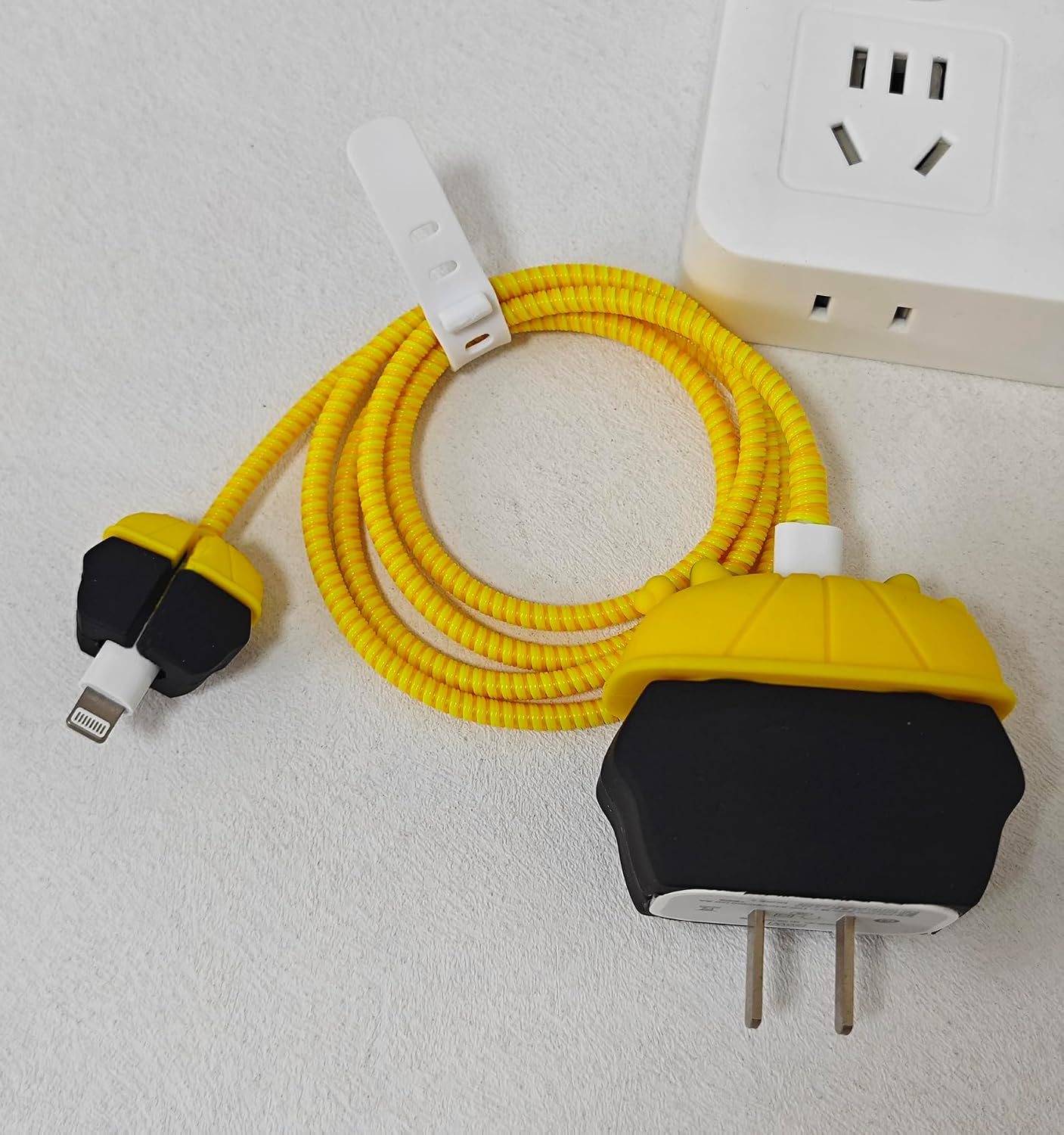 PROTECTOR PARA CARGADOR FARVEWRY PARA ADAPTADOR USB-C 20W IPHONE AMARILLO CON NEGRO - 5