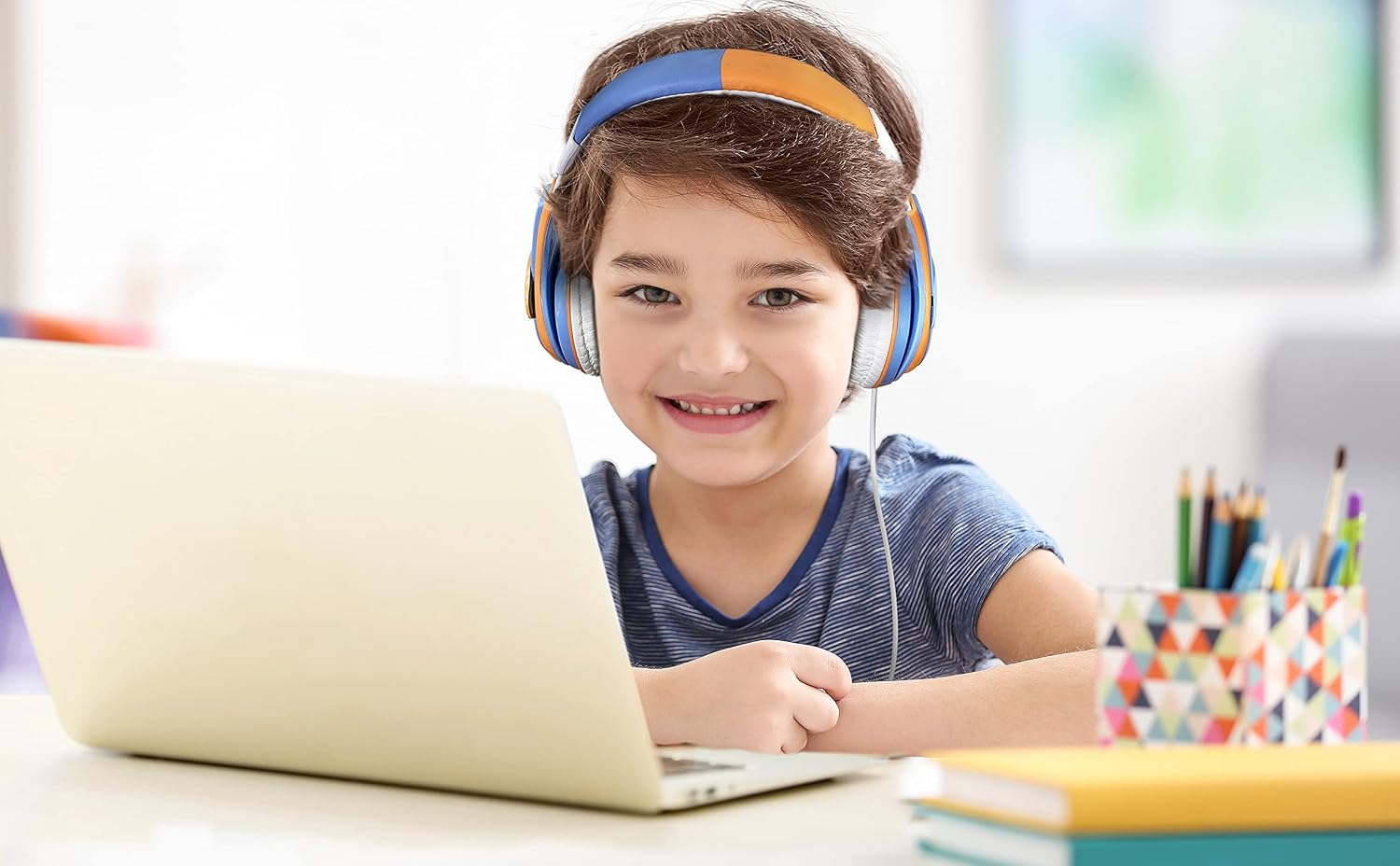 AUDÍFONOS PARA NIÑOS EKIDS BLIPPI CON CABLE Y CONECTOR 3.5 MM - 4