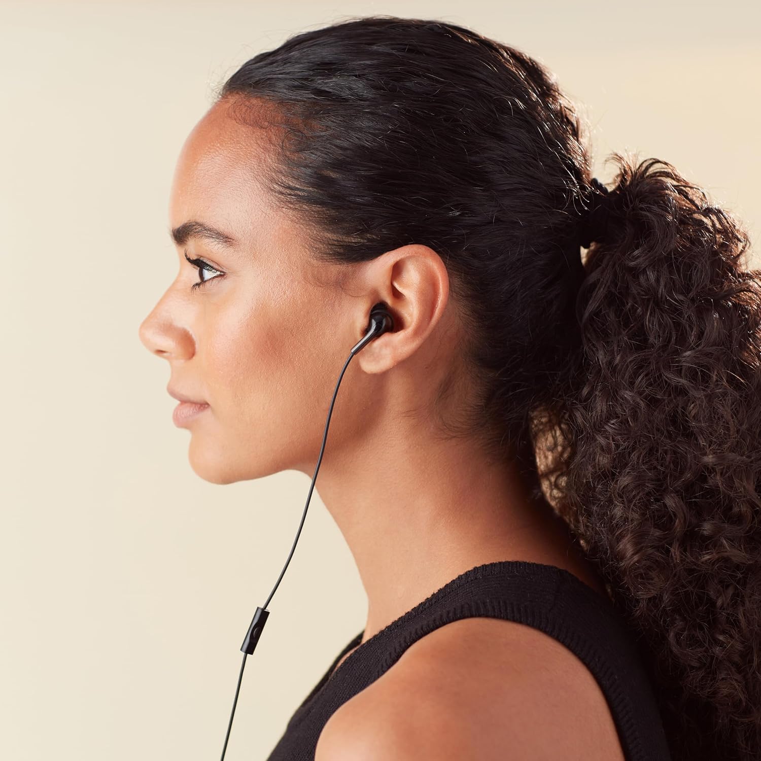 AUDÍFONOS IN-EAR AMAZON BASICS 3.5MM CABLEADOS 2 PARES CON MICRÓFONO Y CONTROL DE PISTAS - 3