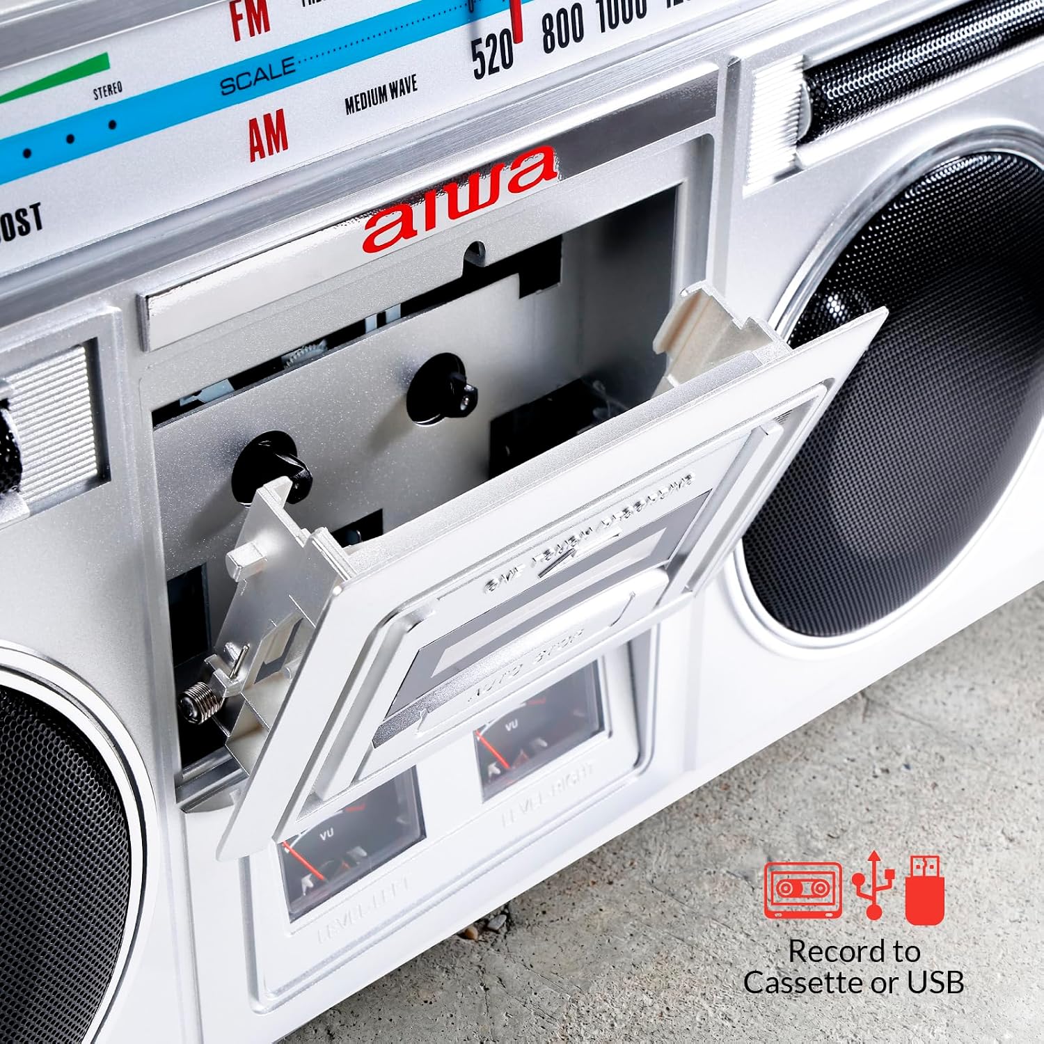 EQUIPO DE AUDIO PORTÁTIL AIWA BACKTRACK JR RETRO BLUETOOTH CON REPRODUCTOR DE CASETES Y RADIO FM/AM PLATEADO - 2