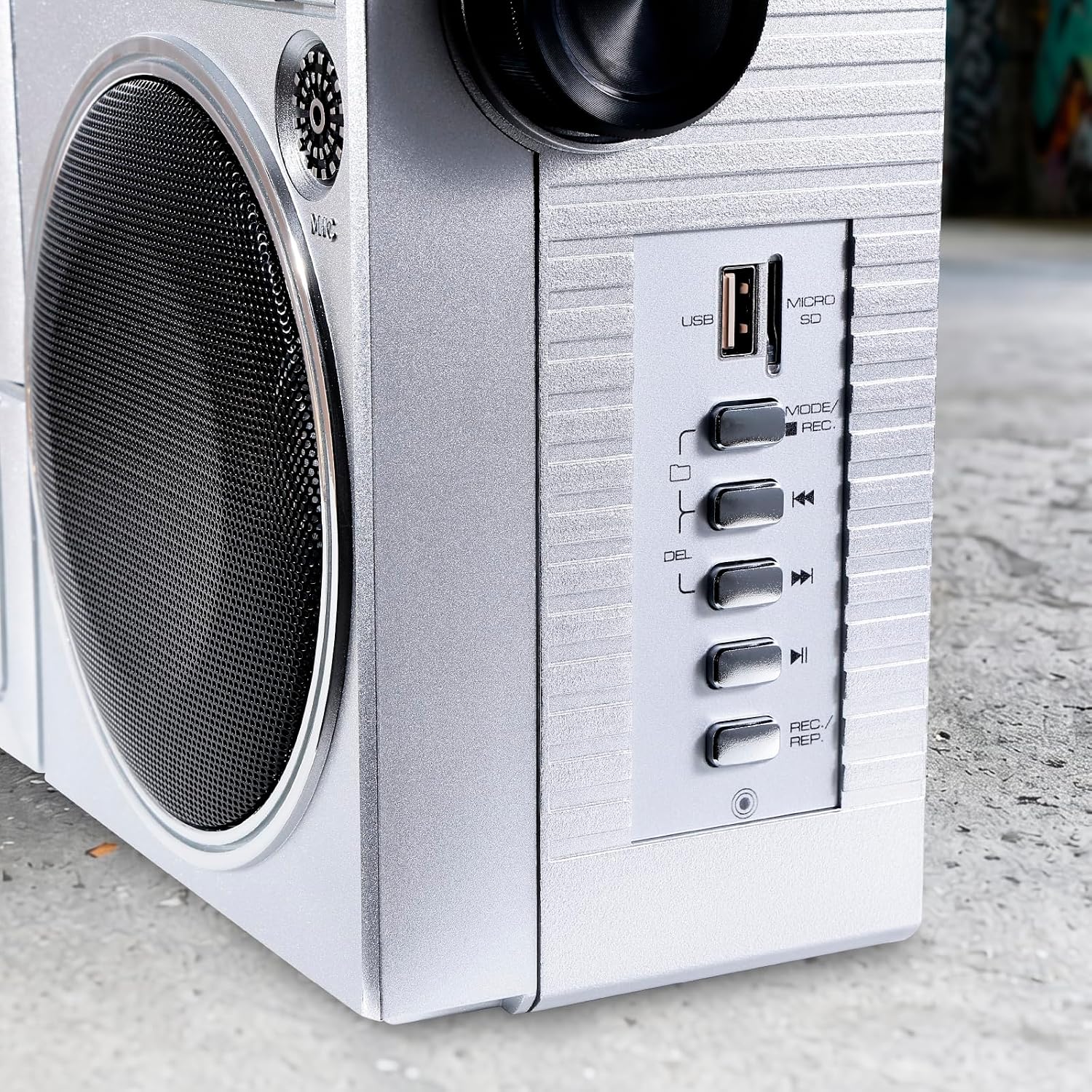 EQUIPO DE AUDIO PORTÁTIL AIWA BACKTRACK JR RETRO BLUETOOTH CON REPRODUCTOR DE CASETES Y RADIO FM/AM PLATEADO - 4