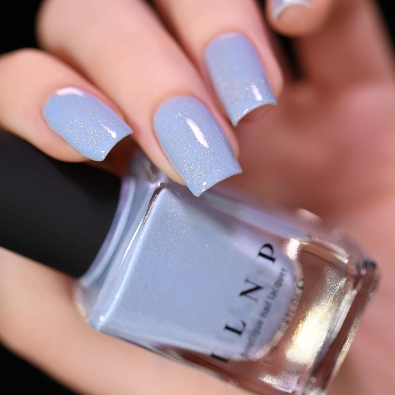 ESMALTE DE UÑAS ILNP CARRIED AWAY AZUL PERIWINKLE HOLOGRÁFICO CREMOSO - 3