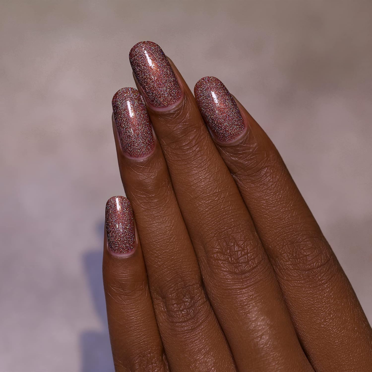 ESMALTE DE UÑAS ILNP BROWNSTONE ULTRA HOLO MARRÓN CÁLIDO LUMINOSO - 5