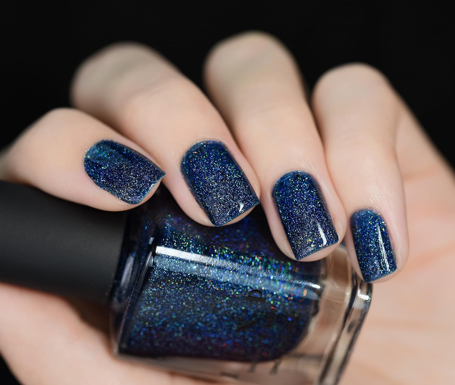 ESMALTE DE UÑAS ILNP AFTER MIDNIGHT AZUL PRUSIA HOLOGRÁFICO CON DESTELLOS DORADOS 12ML - 2