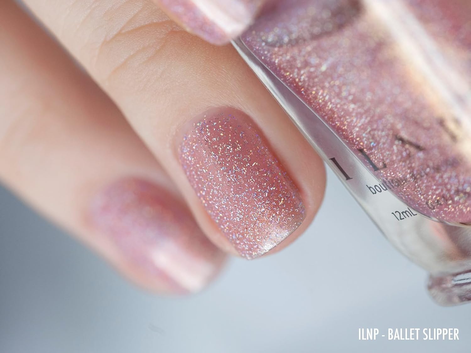 ESMALTE DE UÑAS ILNP BALLET SLIPPER ROSA HOLOGRÁFICO SUAVE - 3