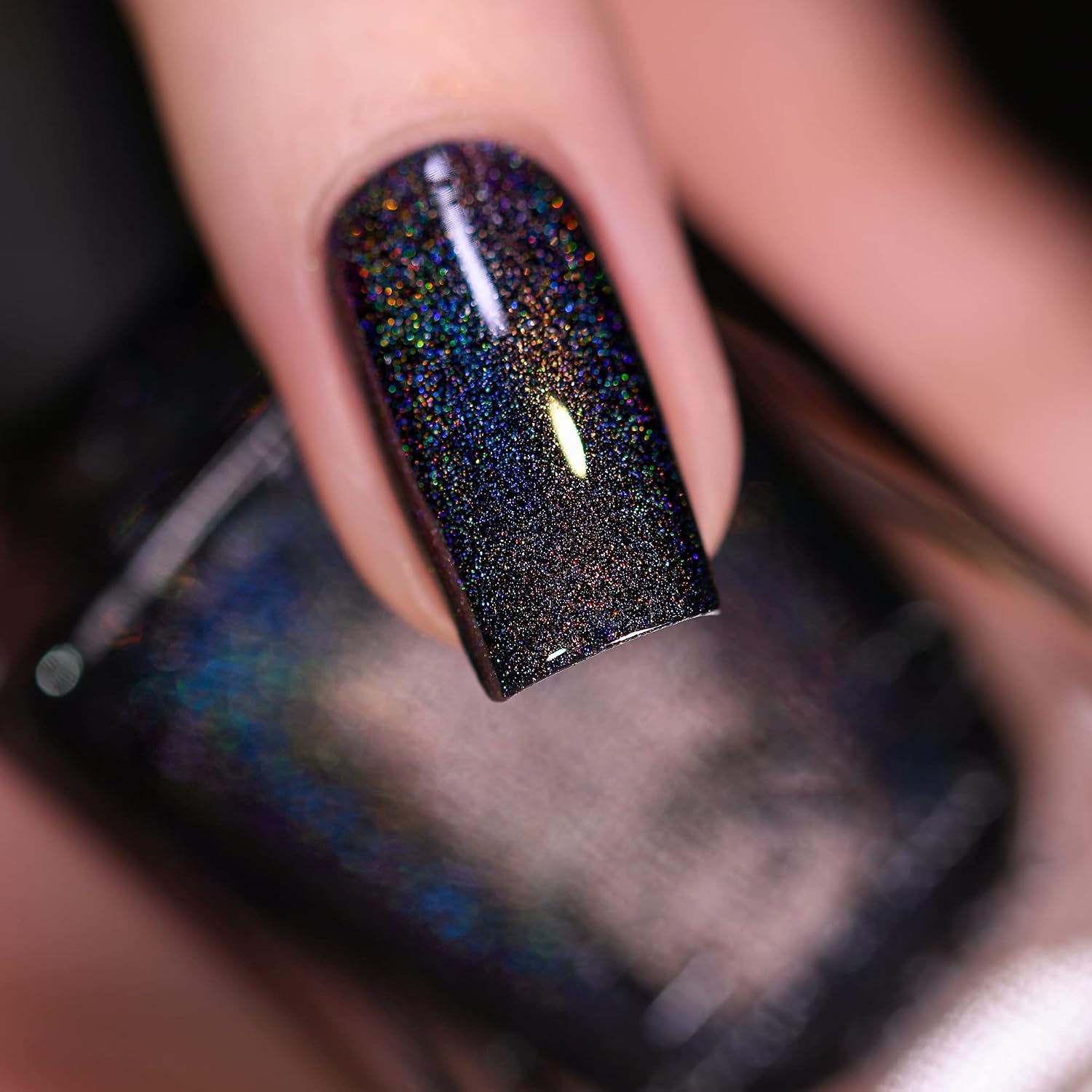 ESMALTE DE UÑAS ILNP BLACK MAGIC NEGRO HOLOGRÁFICO PROFUNDO - 4