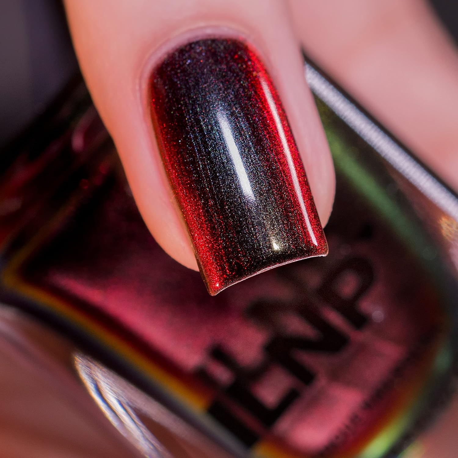 ESMALTE DE UÑAS ILNP ECLIPSE CAMBIO DE COLOR NEGRO A ROJO - 2