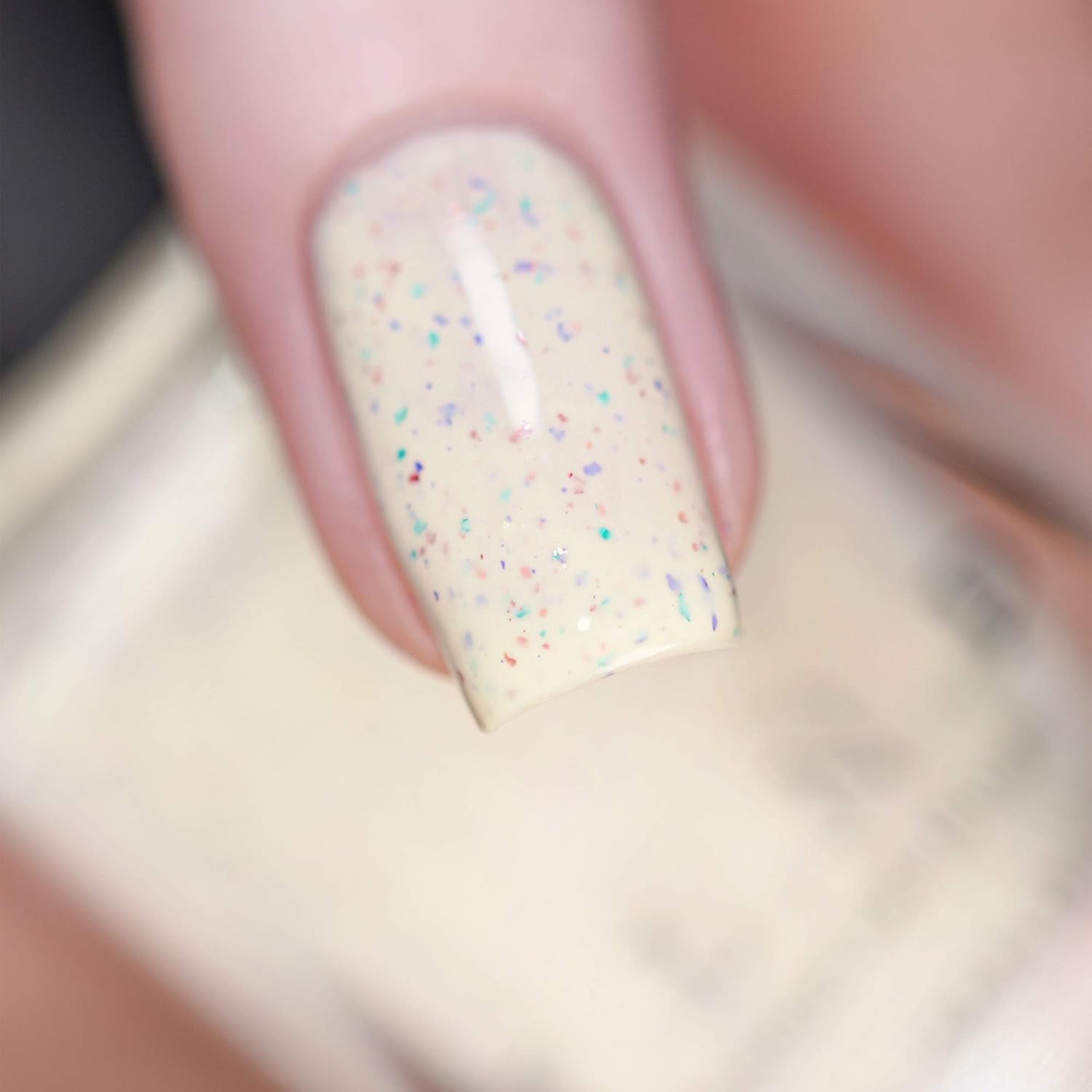 ESMALTE DE UÑAS ILNP CAKE POP CREMA VINTAGE MARFIL JASPEADO - 4