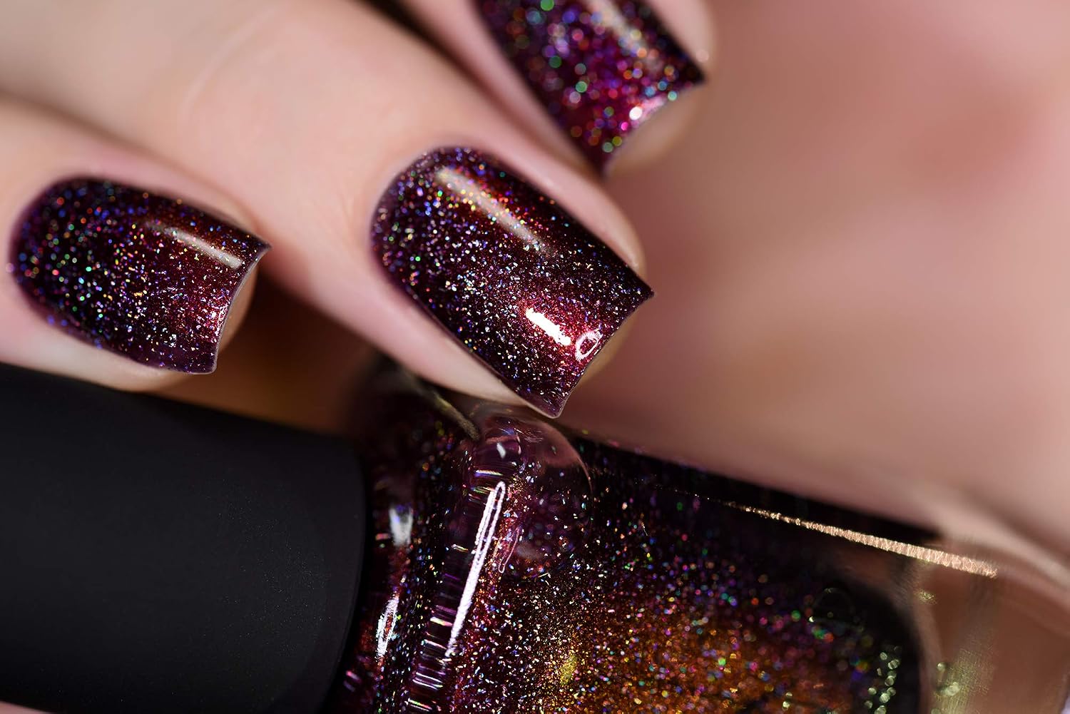 ESMALTE DE UÑAS ILNP BARDOT ROJO CAOBA HOLOGRÁFICO - 4
