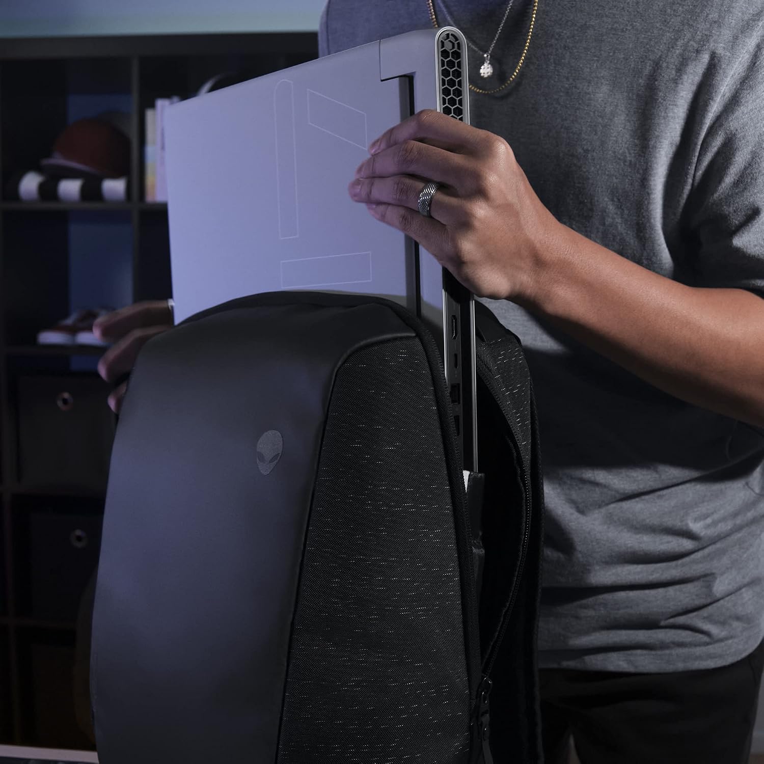 MOCHILA ALIENWARE HORIZON SLIM 17 PULGADAS GALAXY WEAVE NEGRO - 5