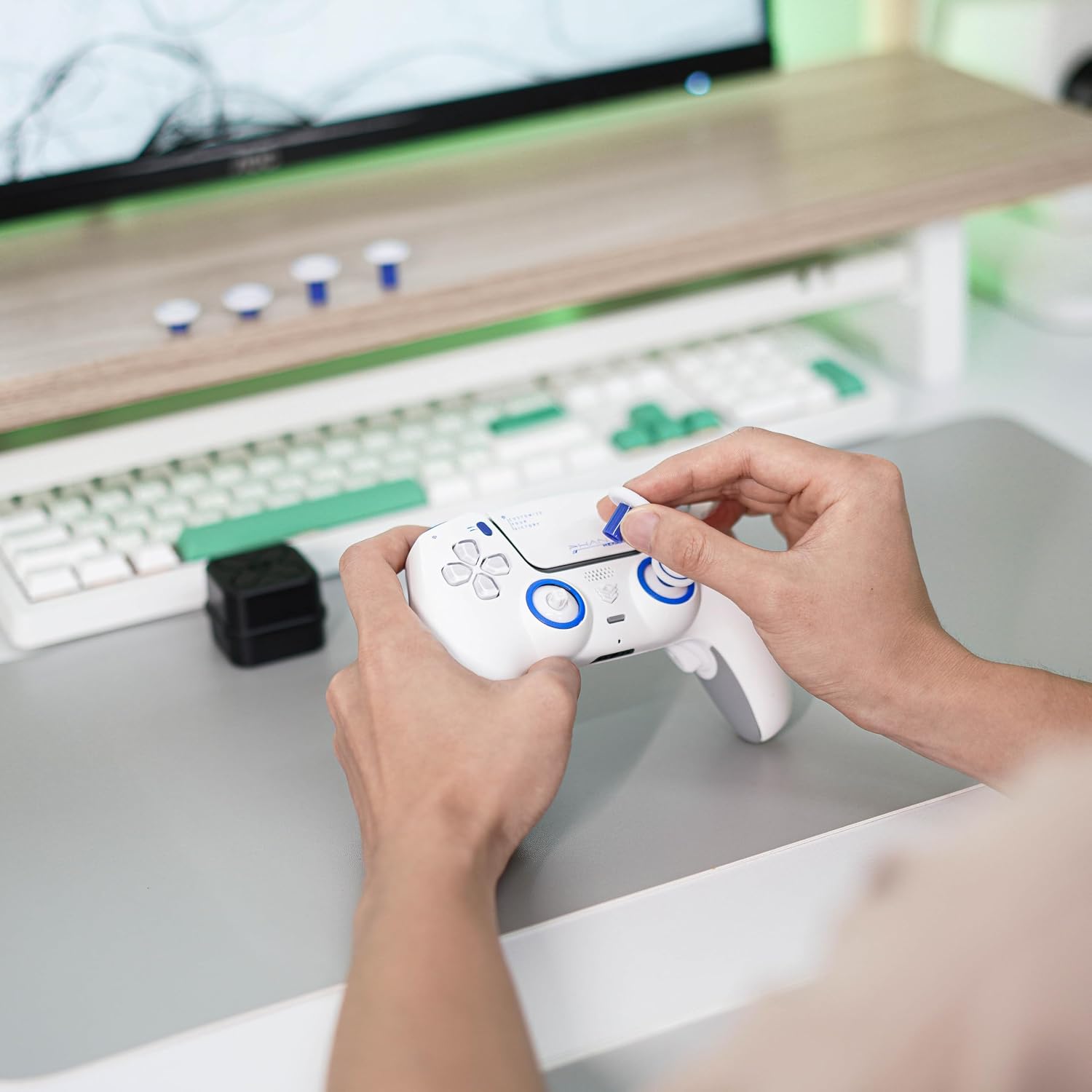 CONTROL INALÁMBRICO HEXGAMING PHANTOM PARA PS5 BLANCO VISION - 2