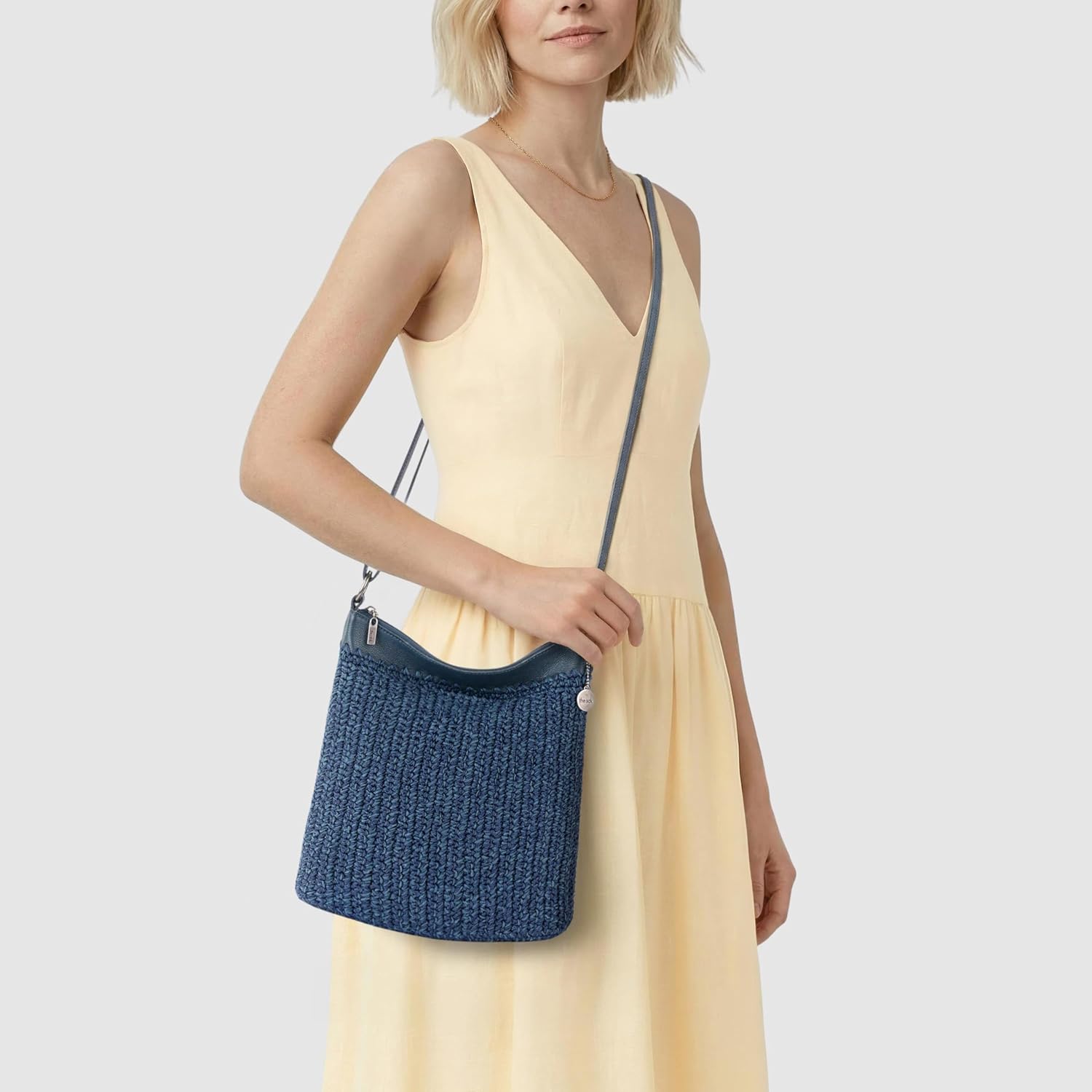 BOLSO CRUZADO THE SAK LUCIA CROCHET CON CIERRE Y CORREA AJUSTABLE - 2