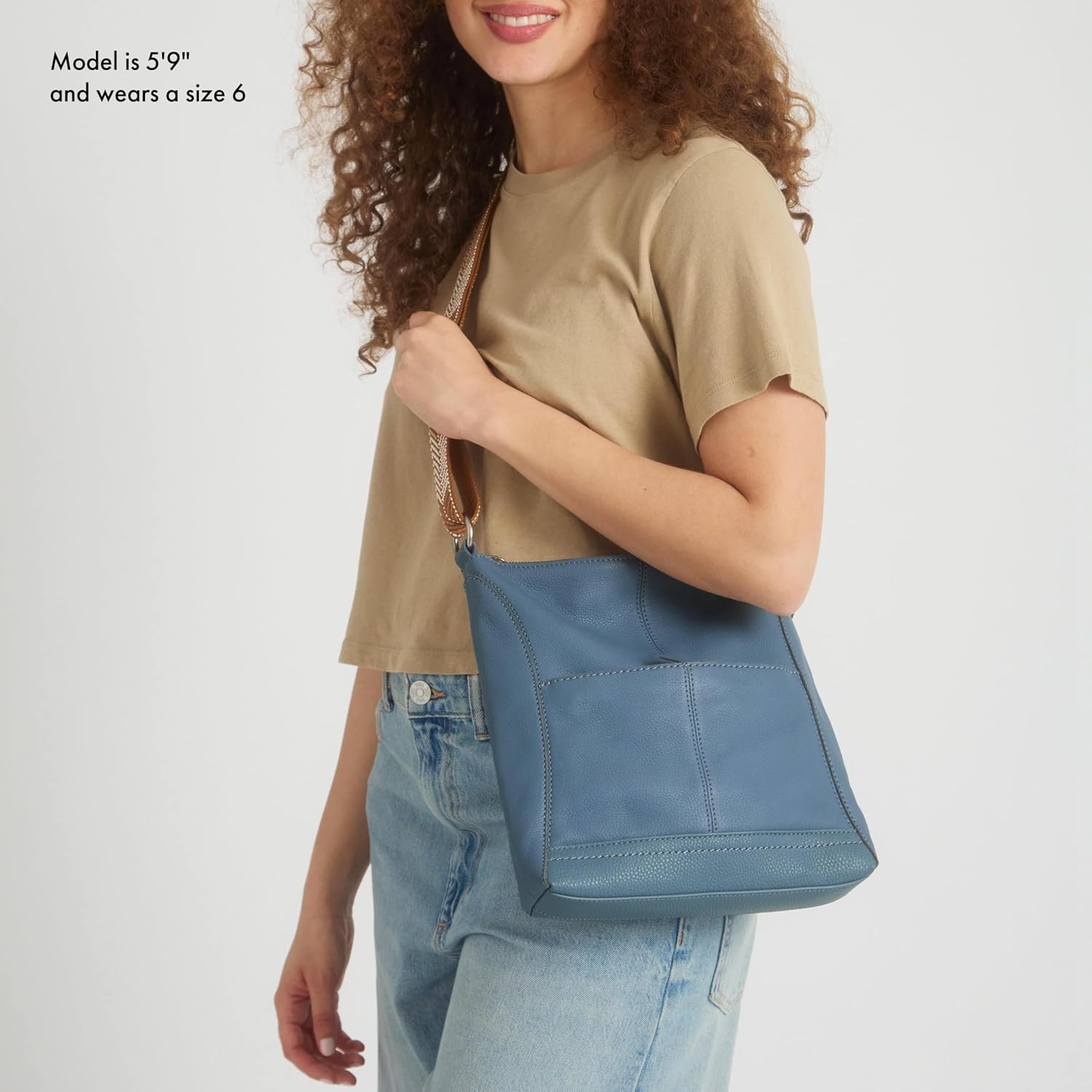 BOLSO CRUZADO THE SAK LUCIA DE CUERO CON CIERRE Y CORREA AJUSTABLE - 2