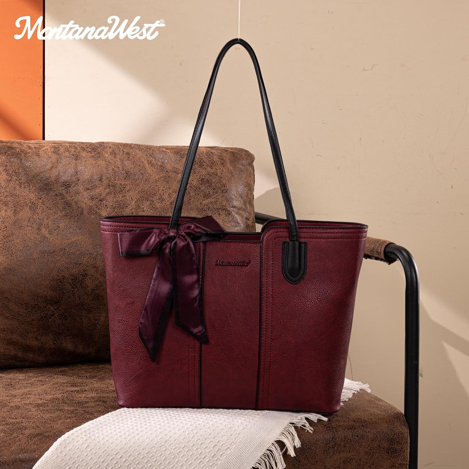BOLSO TOTE MONTANA WEST DAHILA ROJO CON BUFANDA - 4