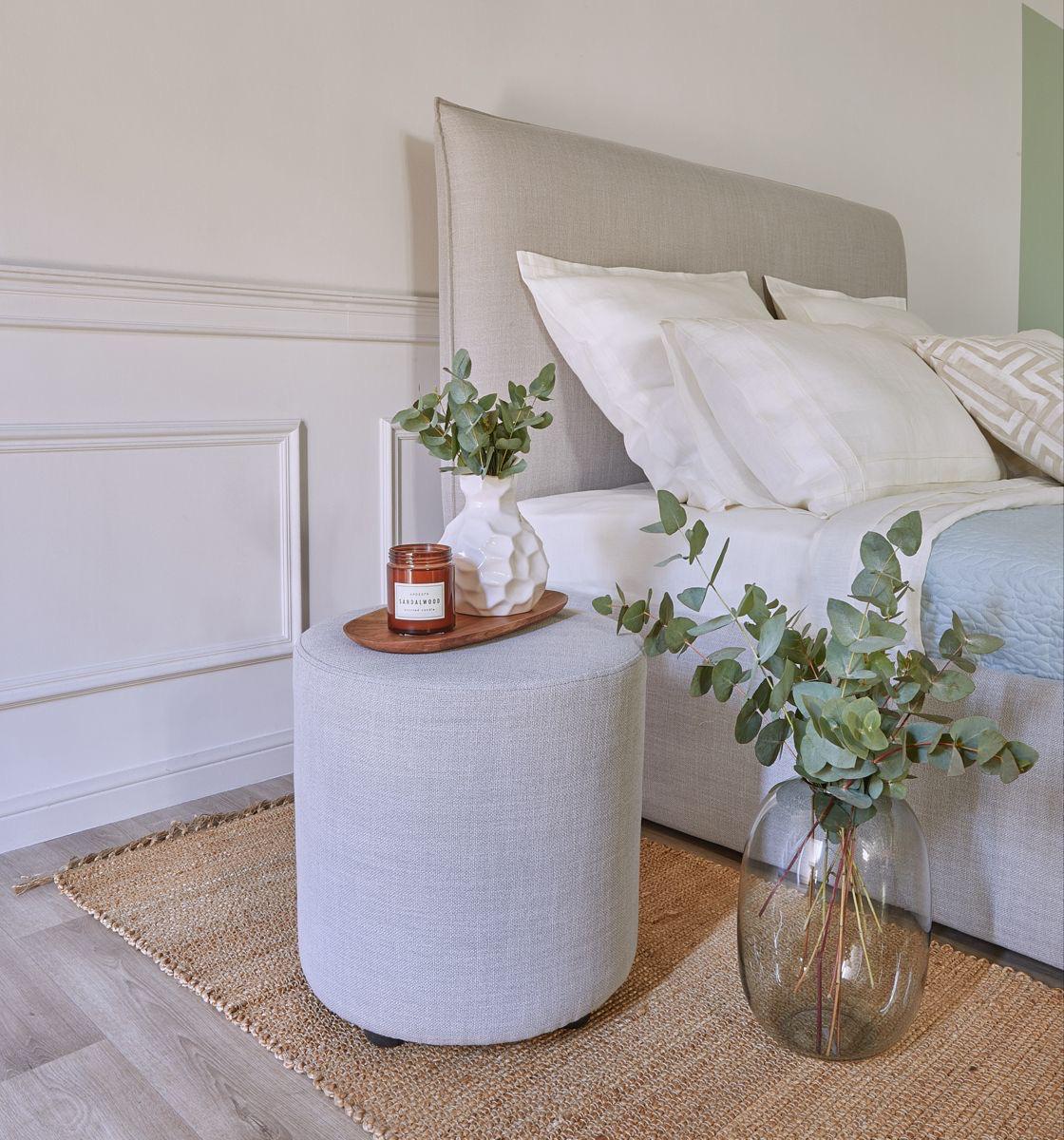 YEHUD PUFF - REDONDO CON PATAS DE MADERA - 1
