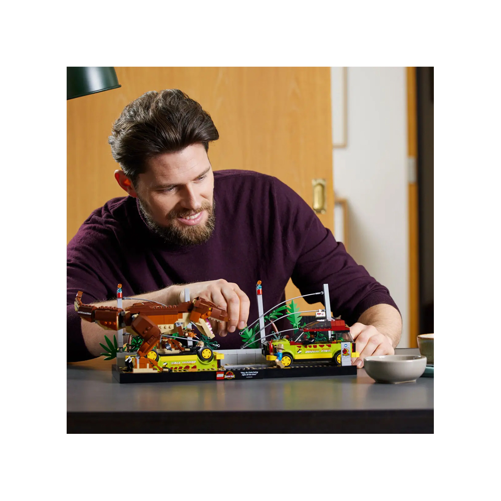 LEGO JURASSIC WORLD T REX BREAKOUT 76956 - 2