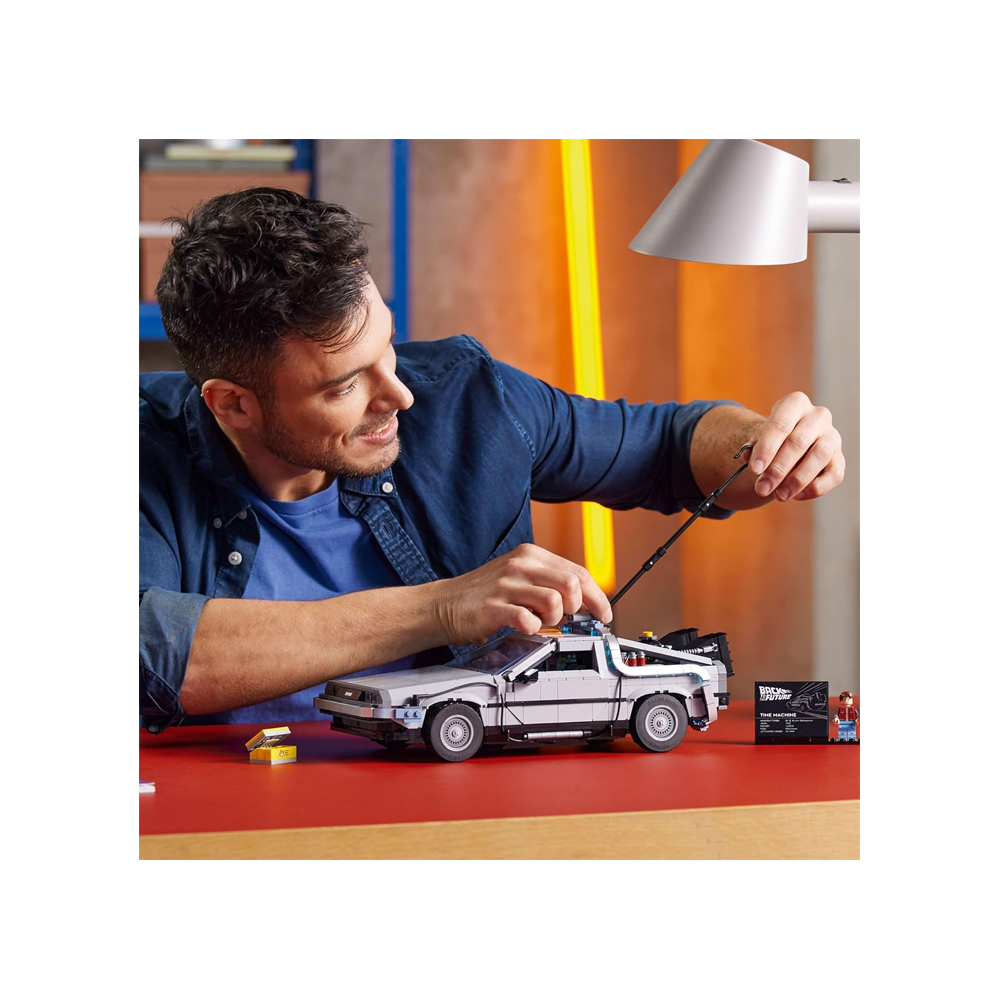 LEGO ICONS BACK TO THE FUTURE TIME MACHINE 10300 - 2
