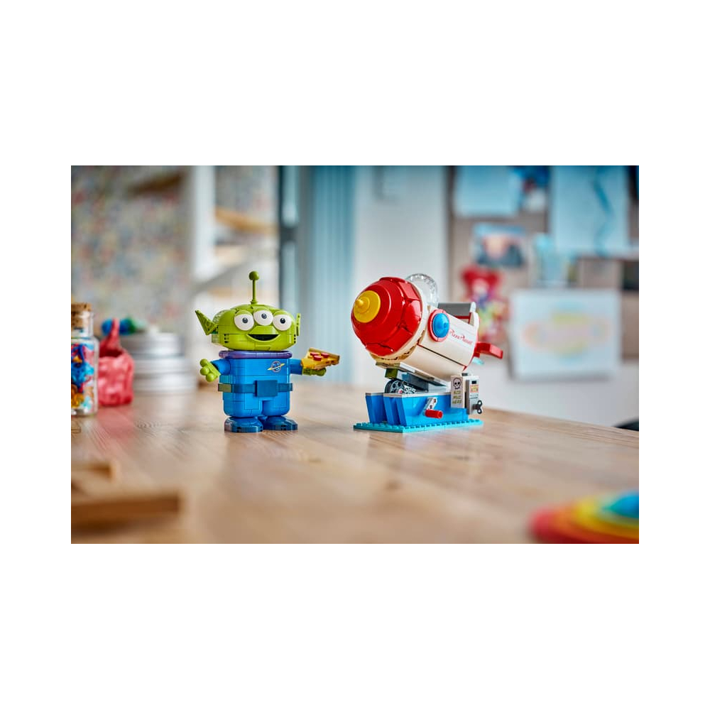 LEGO DISNEY TOY STORY ALIEN WITH PIZZA PLANET ROCKET 43307 - 4
