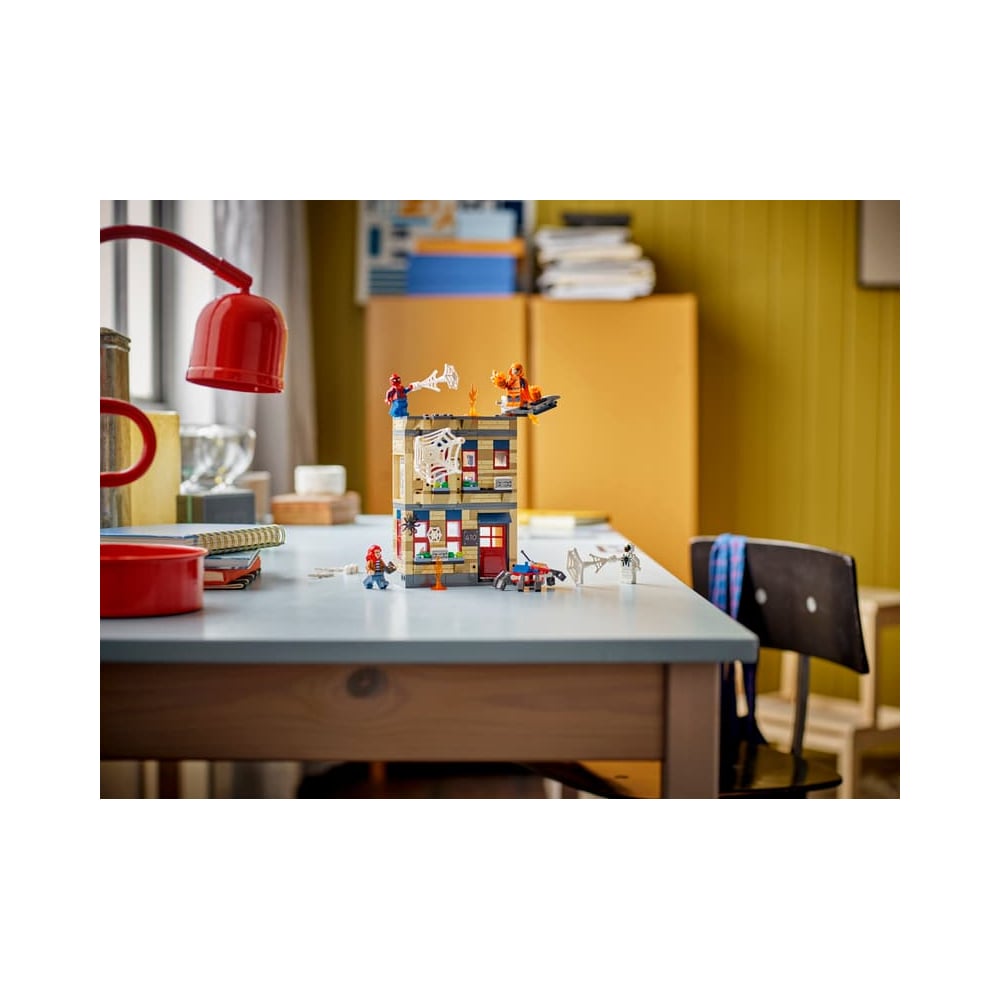 LEGO MARVEL PETER PARKER APARTMENT 76317 - 5