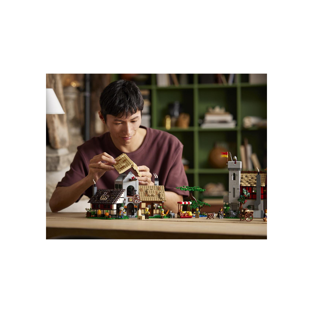 LEGO ICONS MEDIEVAL TOWN SQUARE 10332 - 6