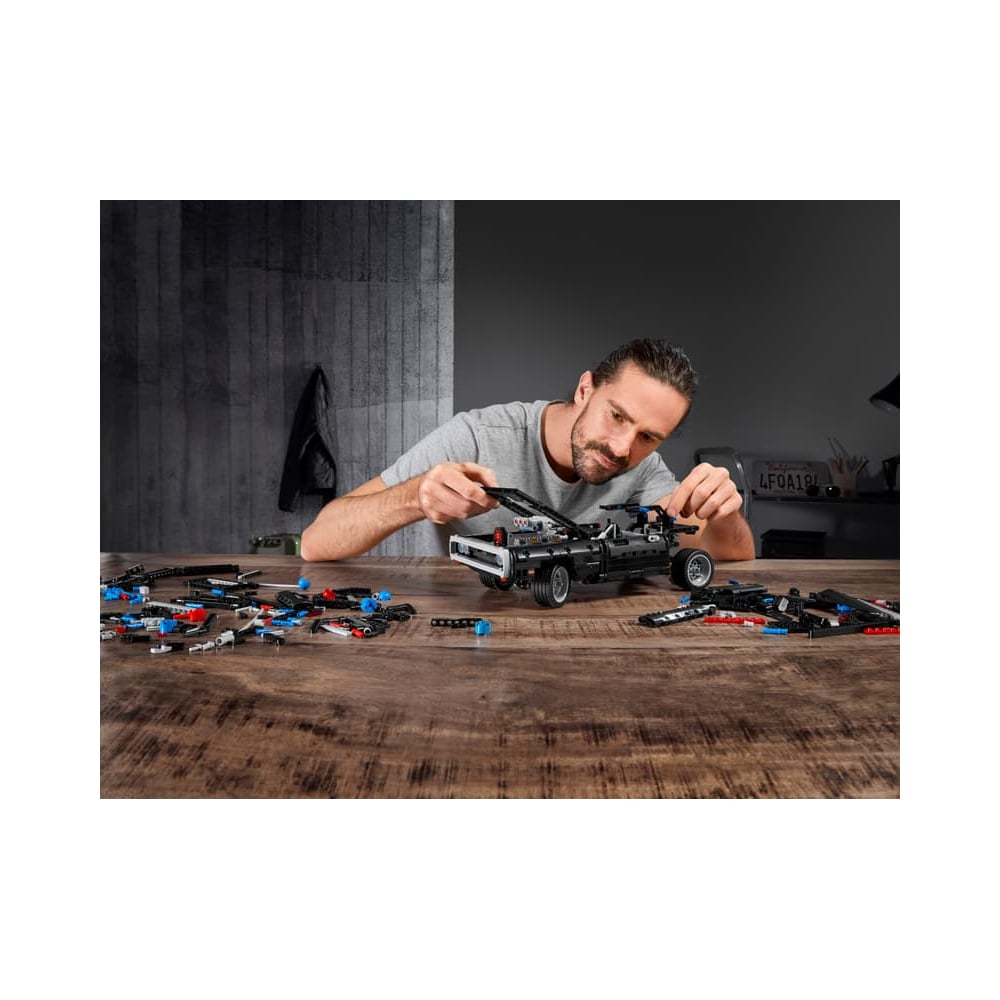 LEGO TECHNIC DOMS DODGE CHARGER 42111 DETALLES - 3