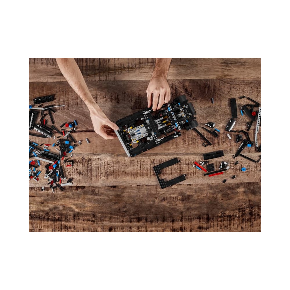 LEGO TECHNIC DOMS DODGE CHARGER 42111 DETALLES - 4