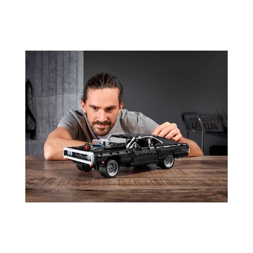 LEGO TECHNIC DOMS DODGE CHARGER 42111 DETALLES - 5