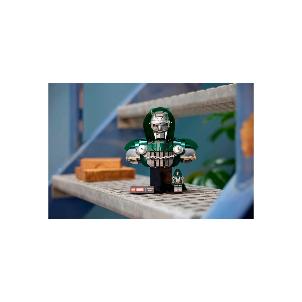LEGO MARVEL DOCTOR DOOM BUST 76345 - 5