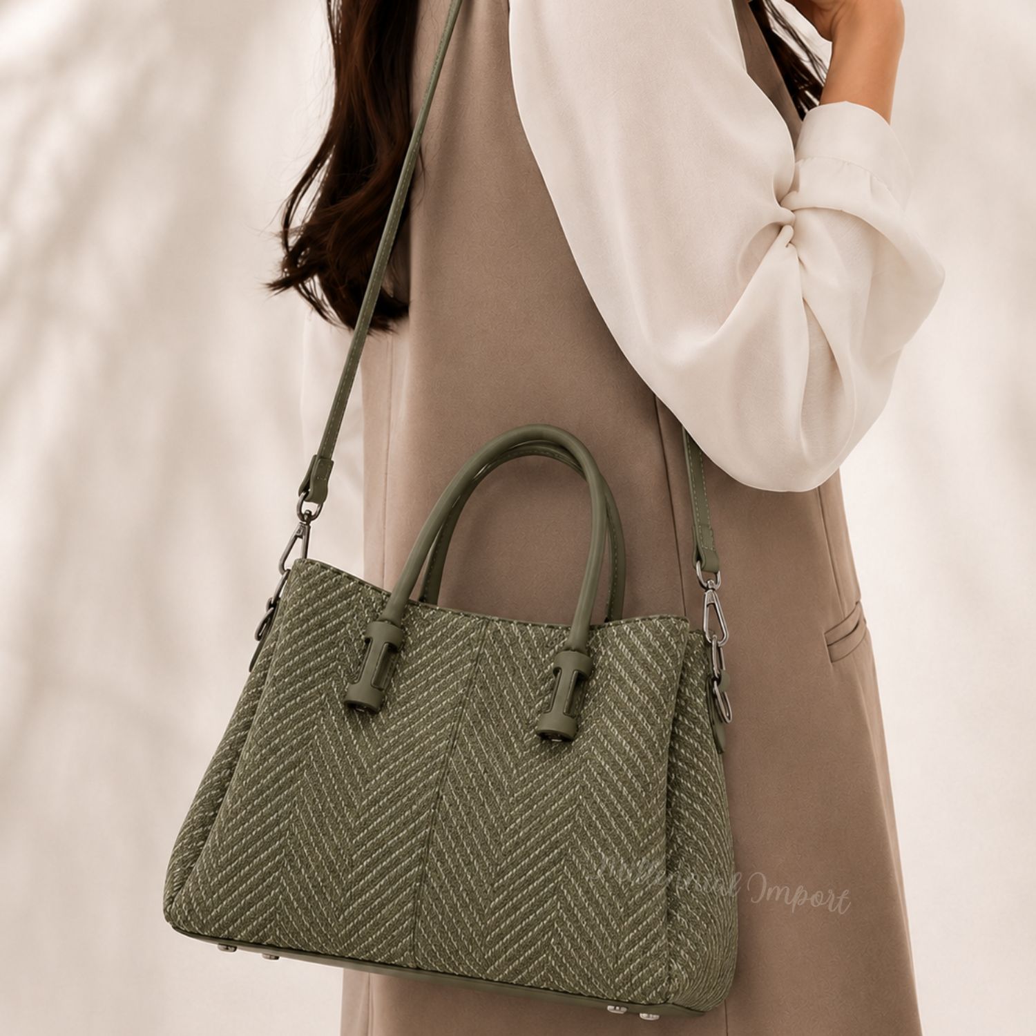 CARTERA DE MANO ELEGANTE CON 3 DIVISIONES COLOR VERDE - 1