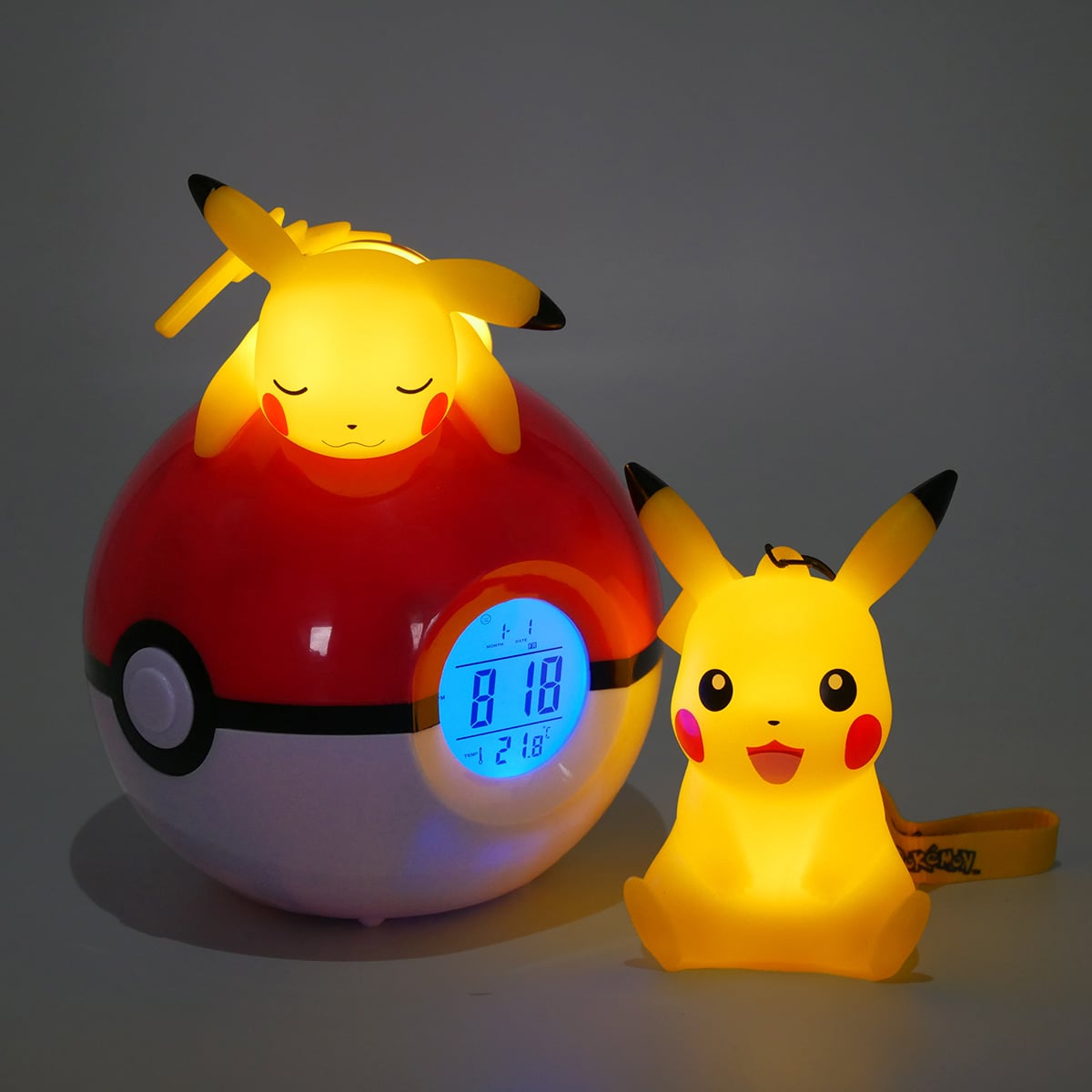LUZ PORTATIL CON RELOJ DESPERTADOR DE PIKACHU SOBRE POKEBOLA TEKNOFUN - 2